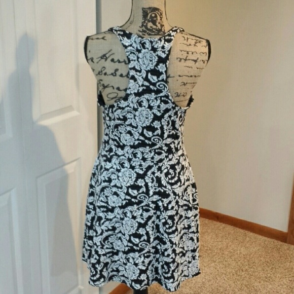 Dress - Picture 2 of 4